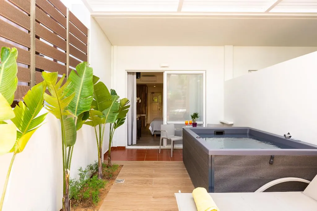 JUNIOR SUITE WITH JACUZZI Room, Atrium Ambiance Hotel, Crete