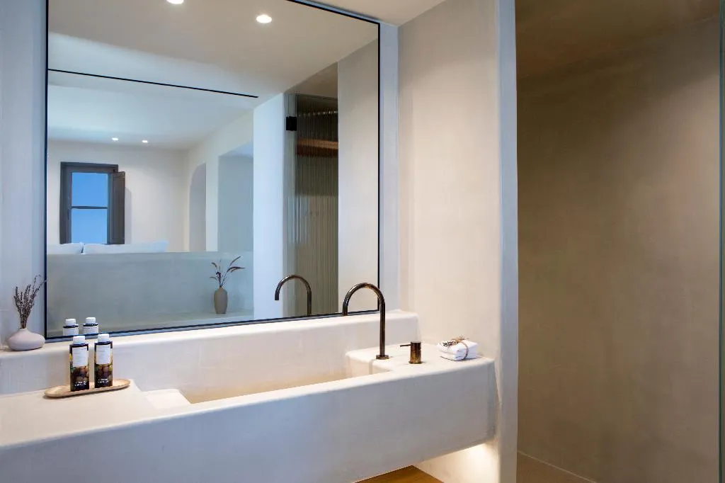 SUITE SUPERIOR WITH PRIVATE POOL Room, Elessa Hotel, Santorini