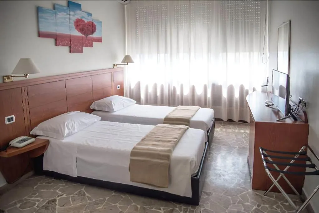 Room, H&L Hotel, Milan
