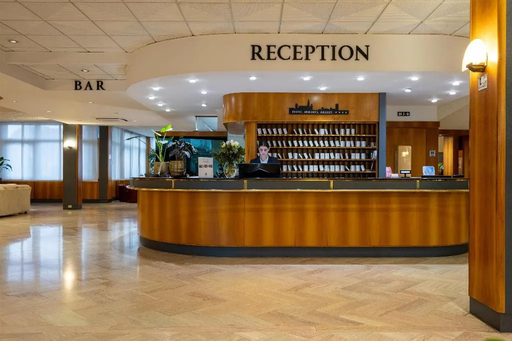 Lobby, Minerva, Florence