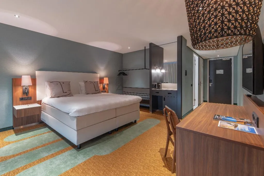 DOUBLE DELUXE Room, Van der Valk Hotel Schiphol, Amsterdam