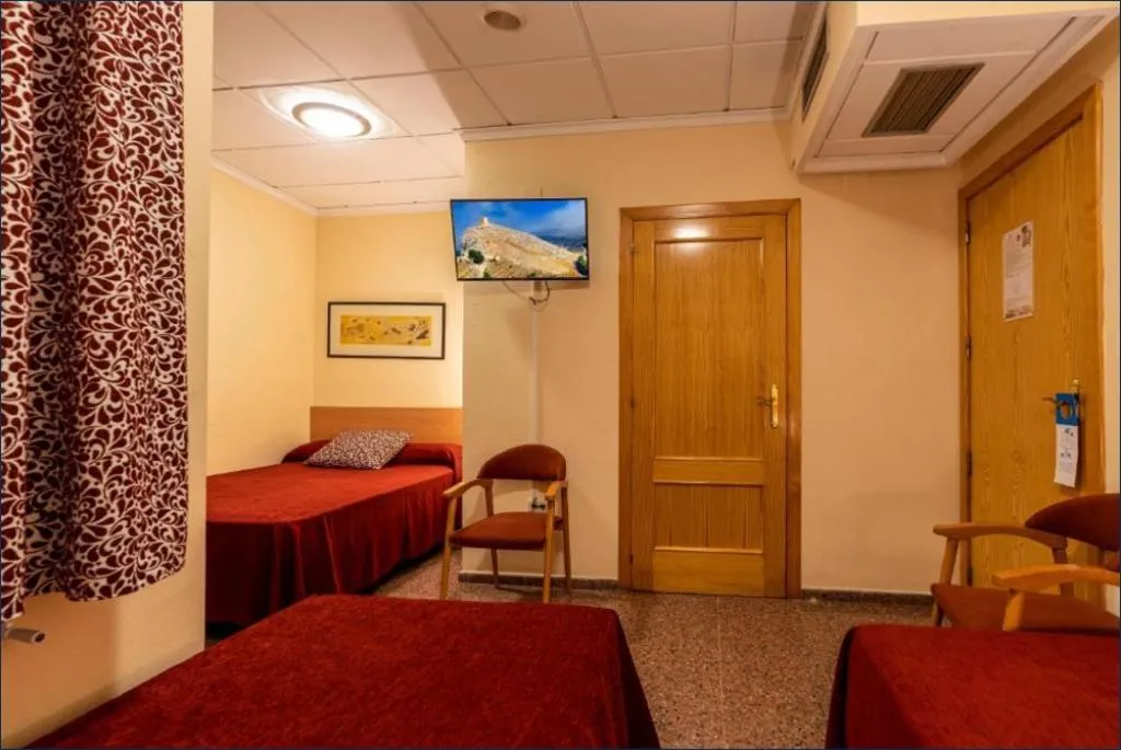 TRIPLE THREE BEDROOMS ONE BATHROOM Room, Hotel Anna, Costa Blanca