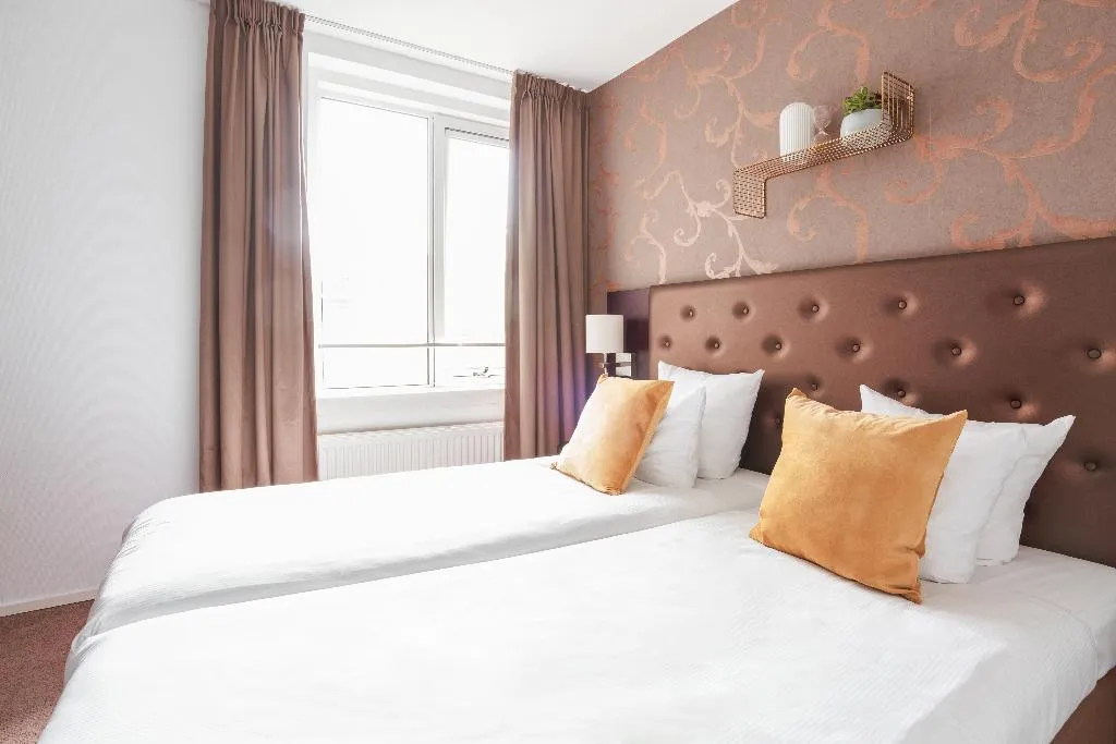 TRIPLE STANDARD Room, Hotel Beethoven Amsterdam, Amsterdam