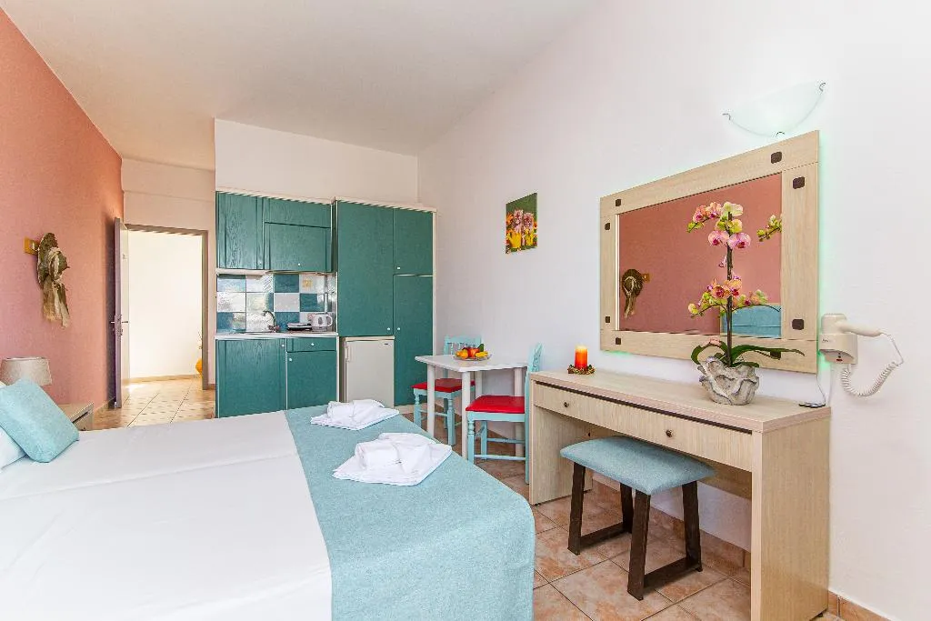 STUDIO CAPACITY 2 Room, Theoni Apartments, Crete