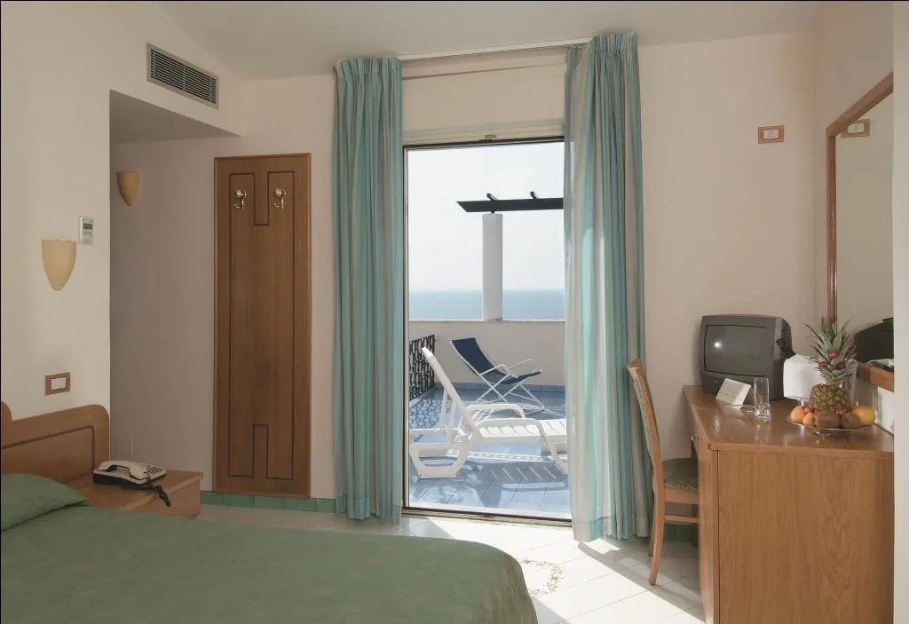 Room, Piccolo Paradiso, Naples