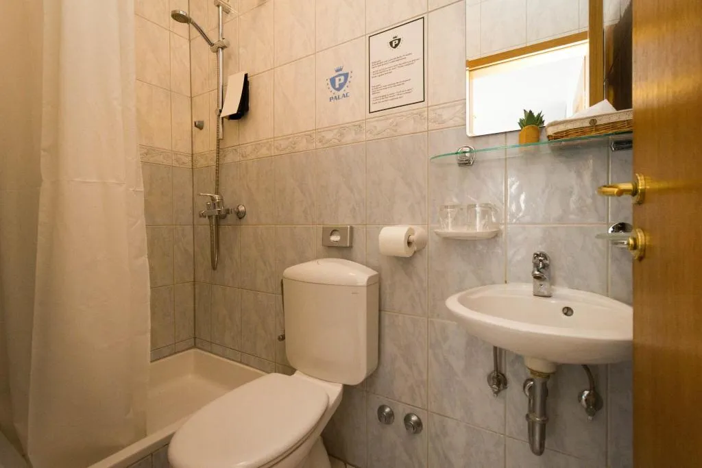 Room, Palac, Split