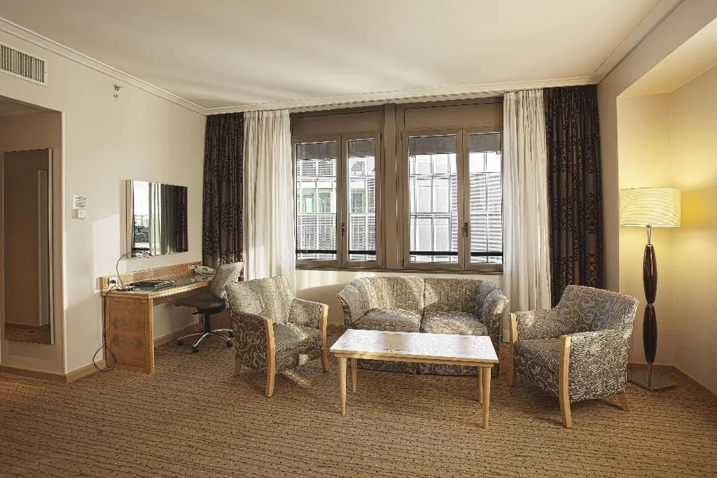 DOUBLE DELUXE KING BED Room, Hilton Milan, Milan