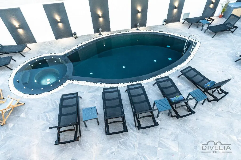 Pool, Divelia, Santorini