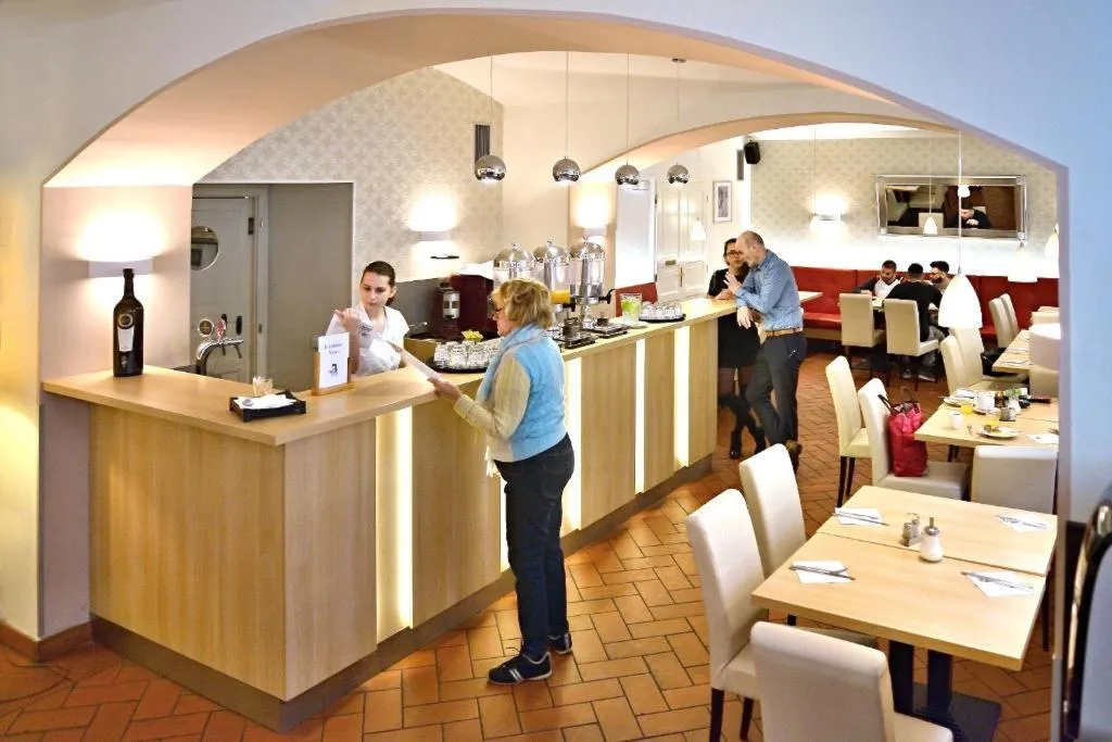 Restaurant, Louis Leger, Prague