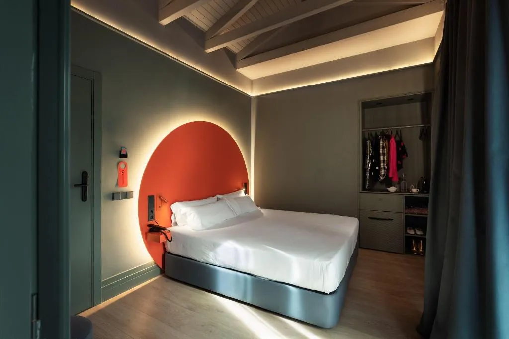 General view, Chic & Basic Dot, Madrid