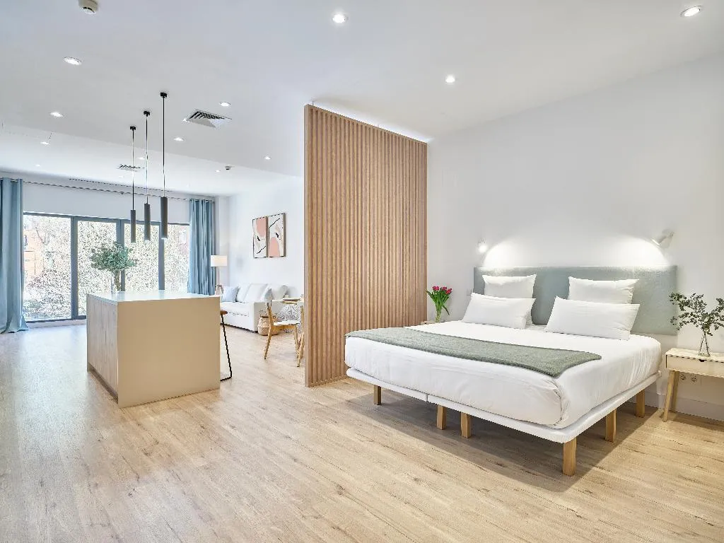 SUITE KING SIZE BED Room, Paseo Suites Hotel, Madrid