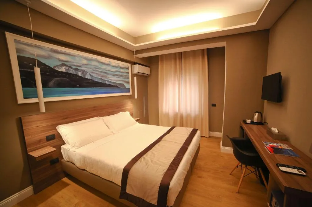 Room, 7Th Floor Suite, Naples