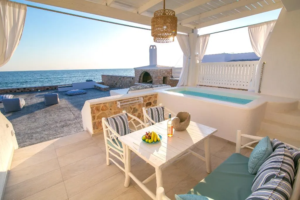 SUITE WITH JACUZZI Room, Aegean Melody Suites, Santorini