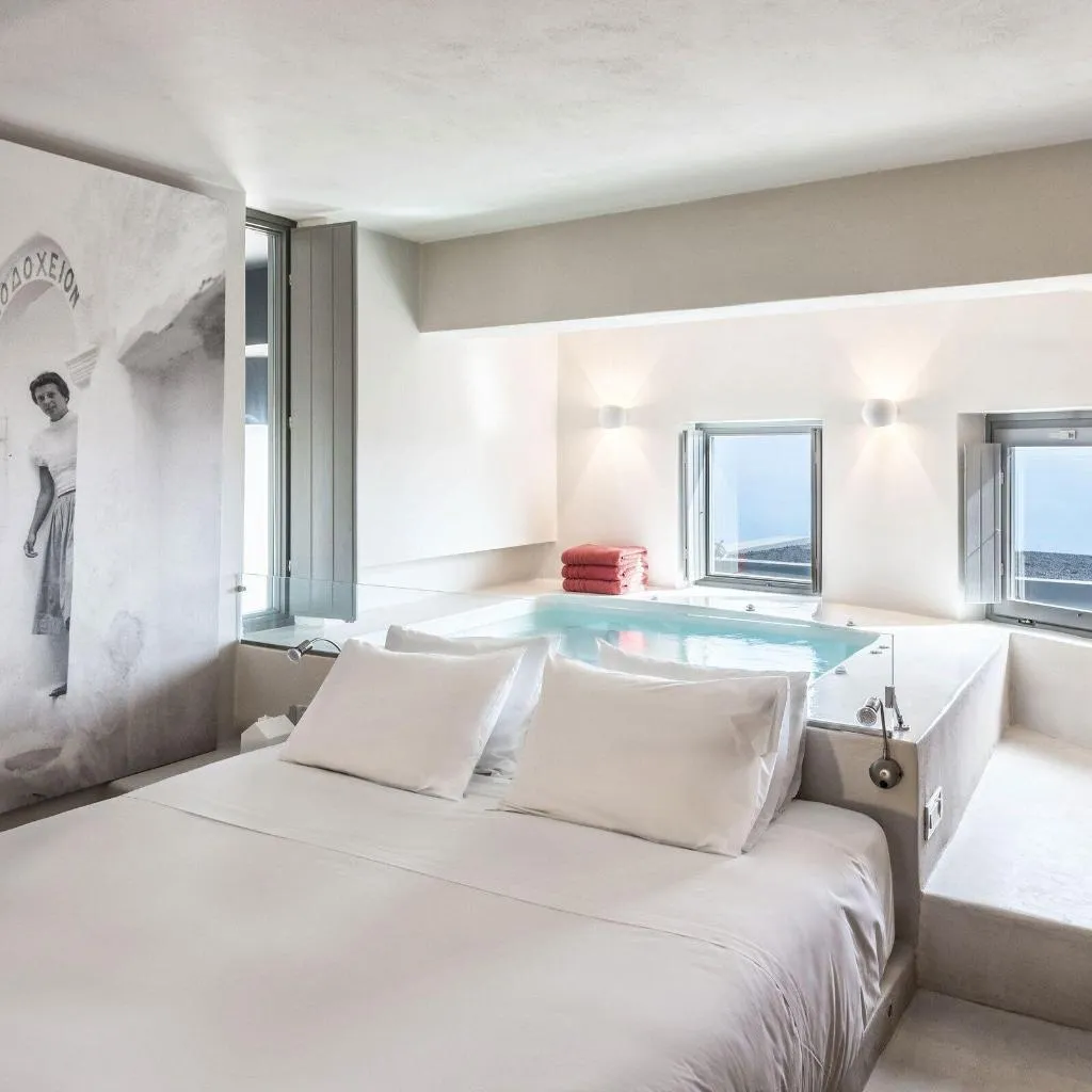 Room, West East Suites, Santorini