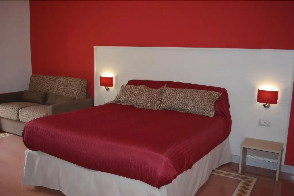 Room, B&B Napolimilionaria, Naples