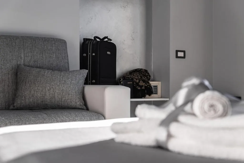 DOUBLE ECONOMY Room, Hotel Palace Napoli, Naples