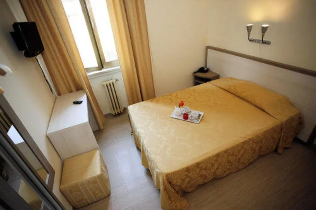DOUBLE STANDARD Room, Adler, Milan