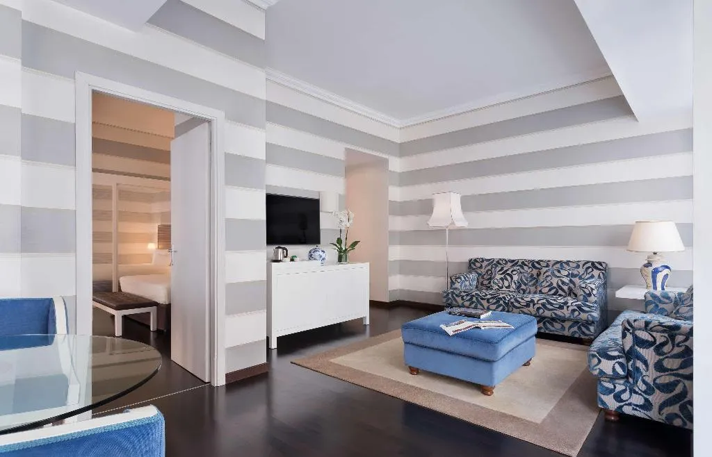 Room, Sina De la Ville, Milan