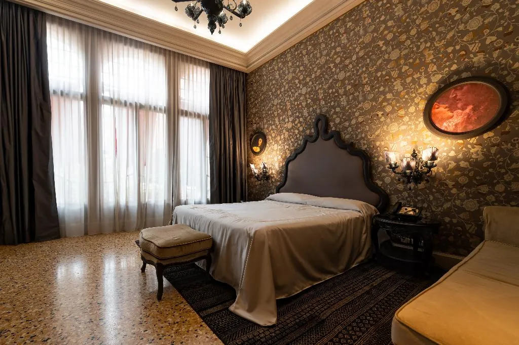 SUITE STANDARD Room, Palazzetto Madonna, Venice