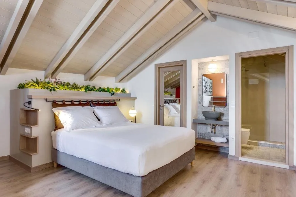 Room, 1924Suites, Crete