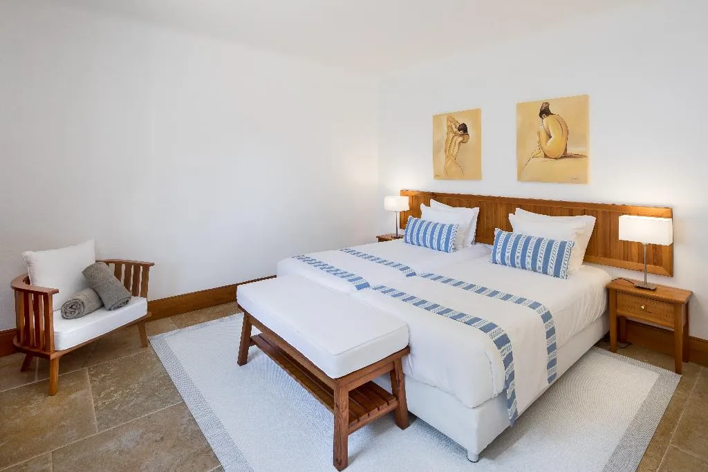 VILLA THREE BEDROOMS Room, Shantivillas, Algarve