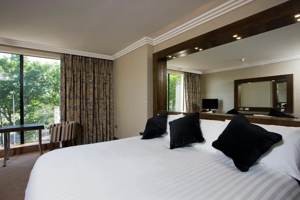 DOUBLE SUPERIOR KING BED Room, Ashling Hotel, Dublin