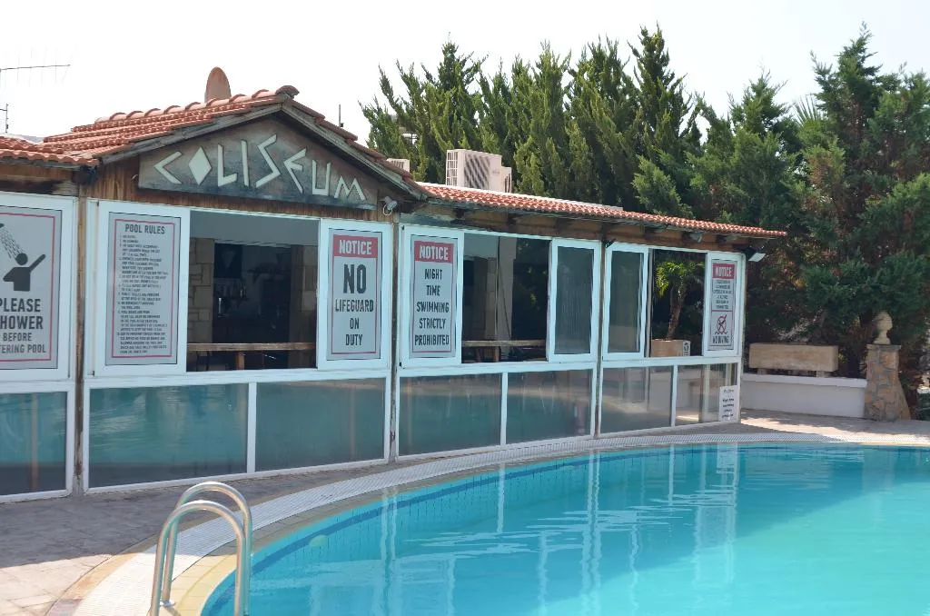 Bar, Studios Coliseum, Rhodes