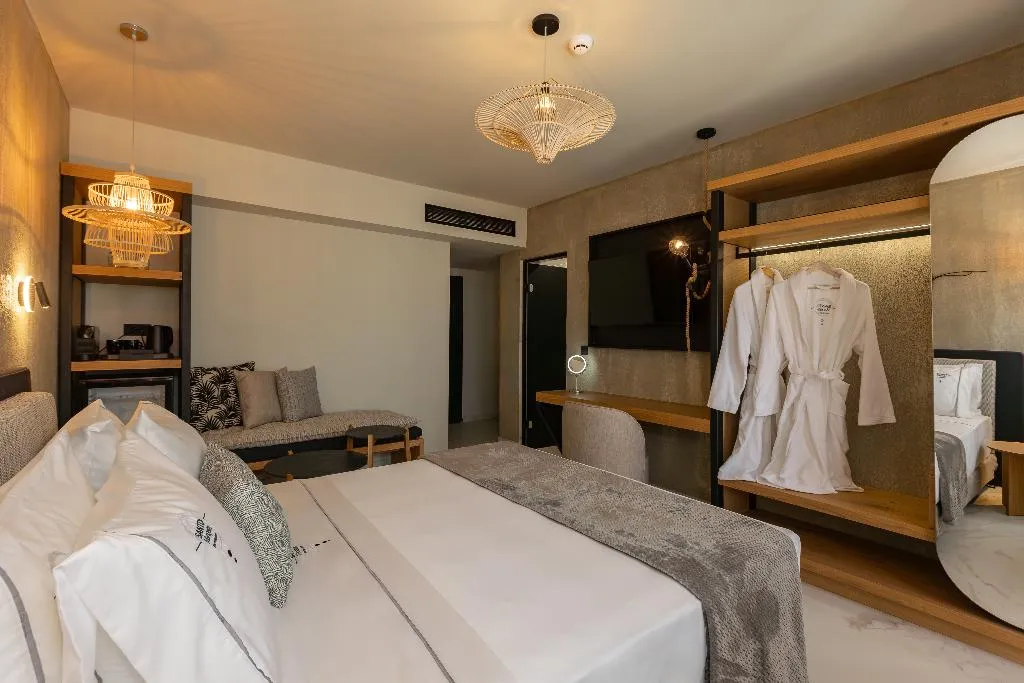 Room WITH JACUZZI Room, Santo Mangata Boutique Hotel & Spa, Santorini