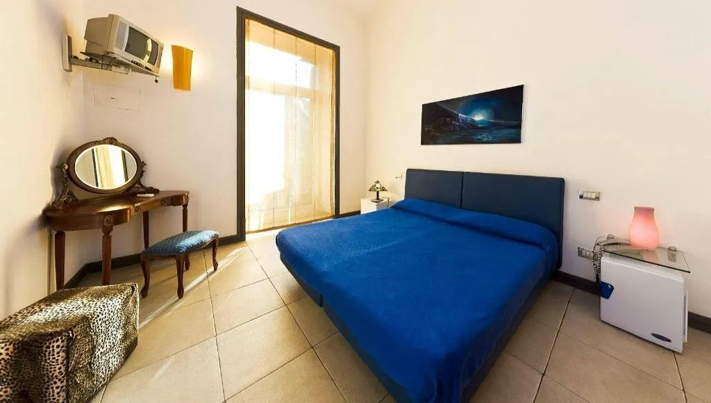 Room, Caracciolo10, Naples