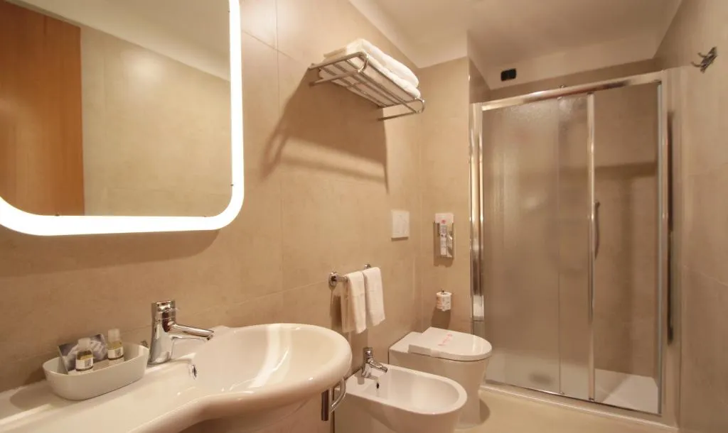 DOUBLE SINGLE USE SUPERIOR Room, Monica Hotel Fiera, Milan