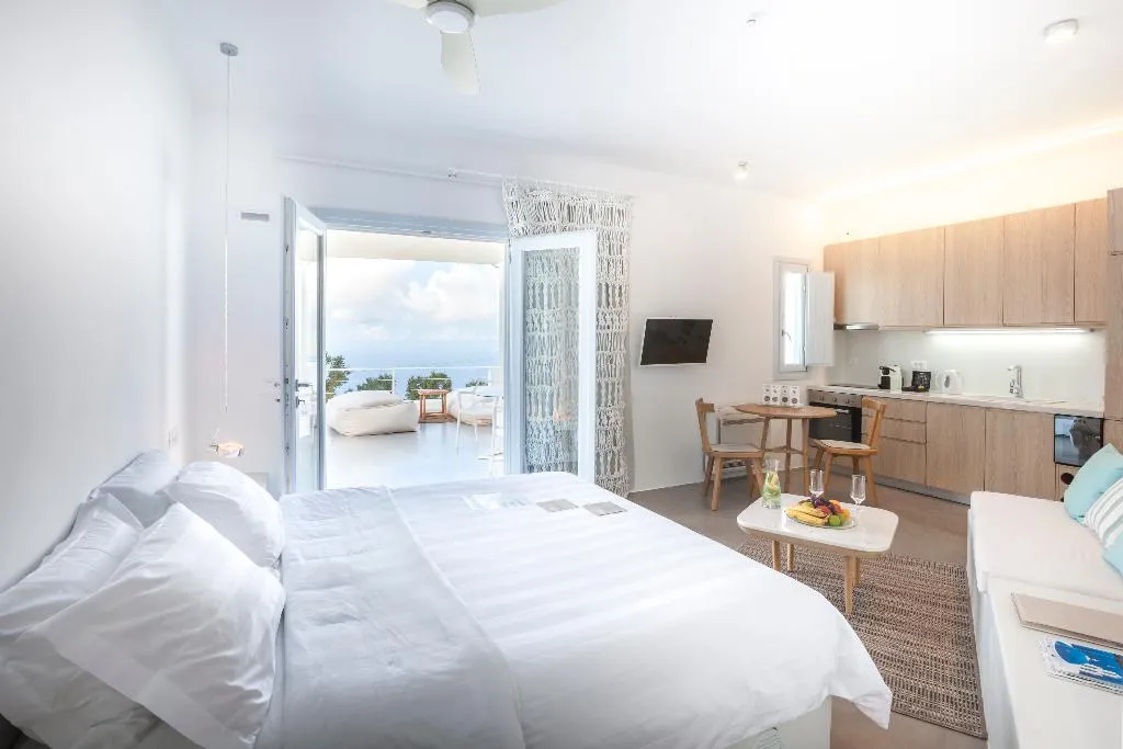 SUITE WITH PRIVATE POOL Room, Santorini Heights, Santorini