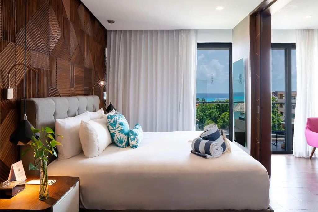 SUITE PARTIAL OCEAN VIEW KING BED Room, The Fives Downtown Hotel, Curio by Hilton, Playa Del Carmen
