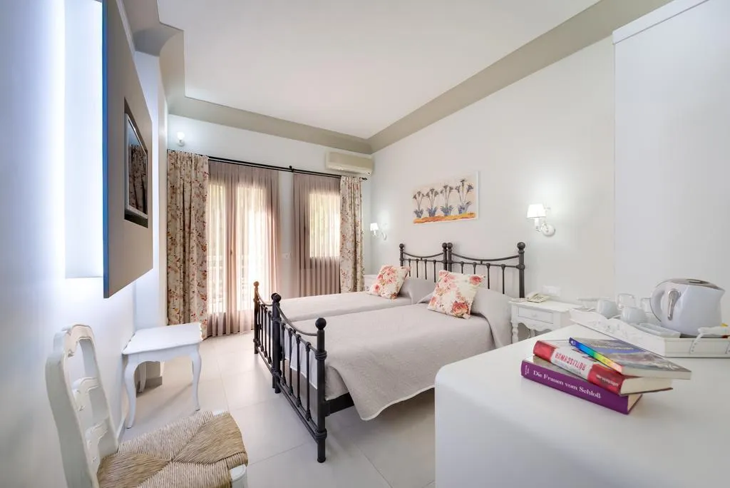 Room, Zephyros, Santorini