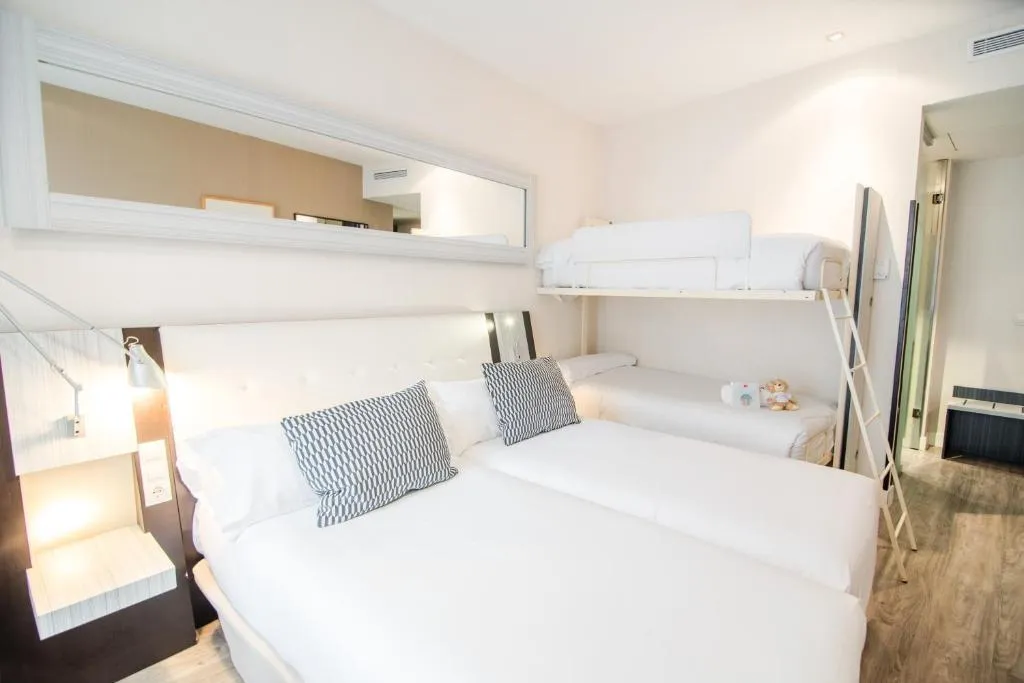TRIPLE STANDARD Room, Petit Palace Chueca, Madrid