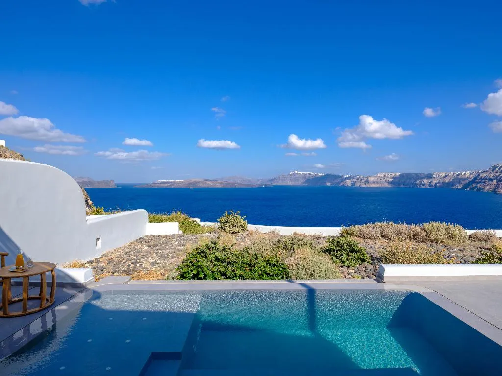 SUITE DELUXE WITH PRIVATE POOL Room, Neptune Luxury Spa Suites, Santorini