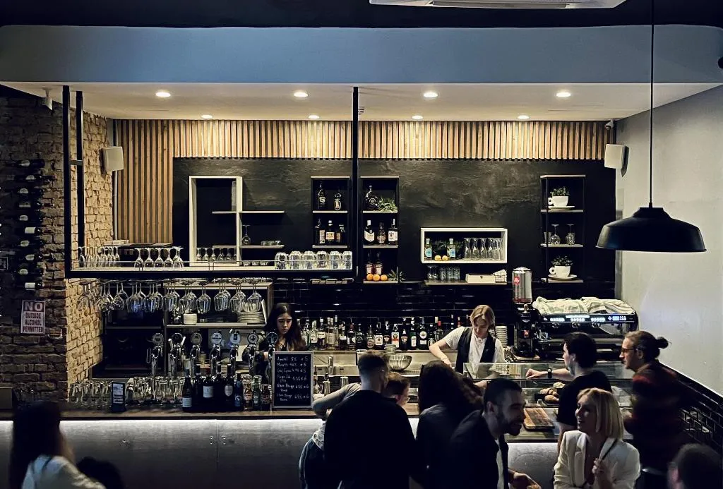 Bar, Queen Hostel, Milan