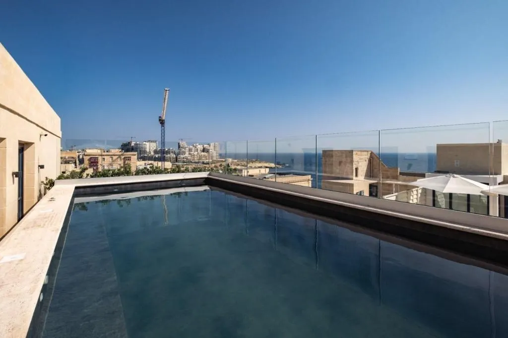 Pool, Palais Le Brun, Malta