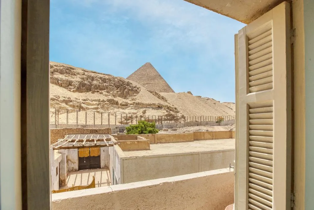 Double or Twin DELUXE WITH BALCONY Room, Villa Khufu Pyramids Hotel, Cairo