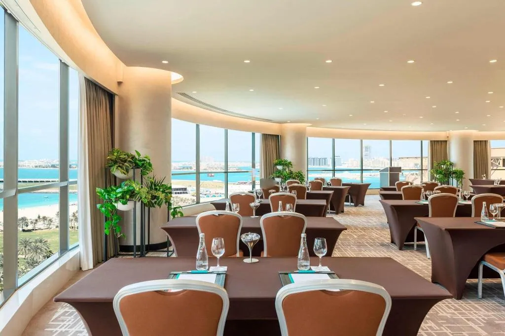 Restaurant, Le Royal Meridien Beach Resort and Spa, Dubai