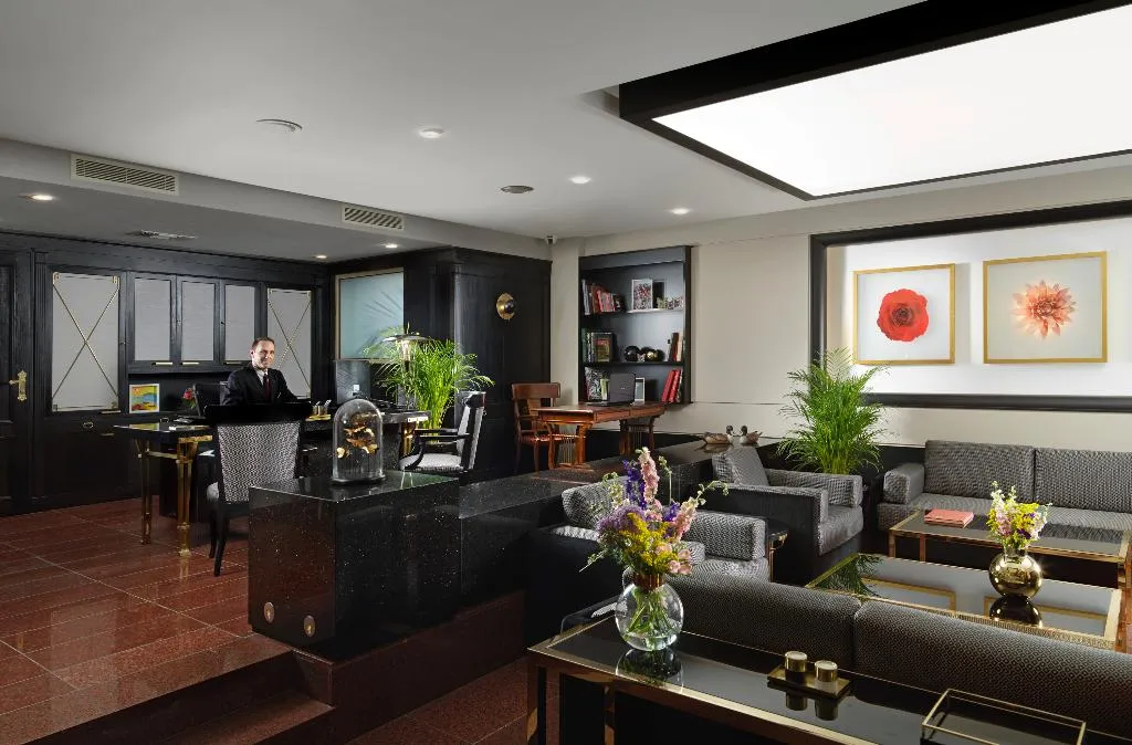 Lobby, Holiday Suites, Athens