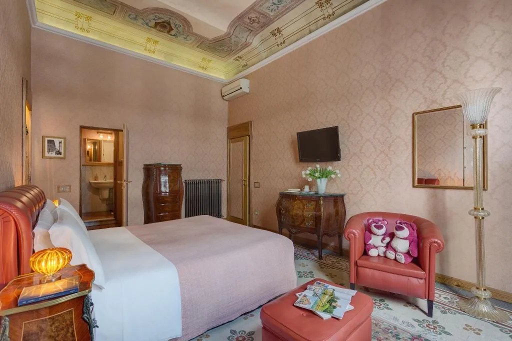 Room, Cavour 10, Florence