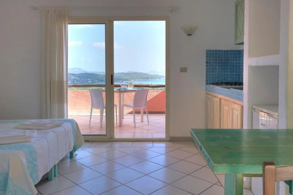 APARTMENT SEA VIEW CAPACITY 4 Room, Lu Nibareddu Residence Hotel, Olbia