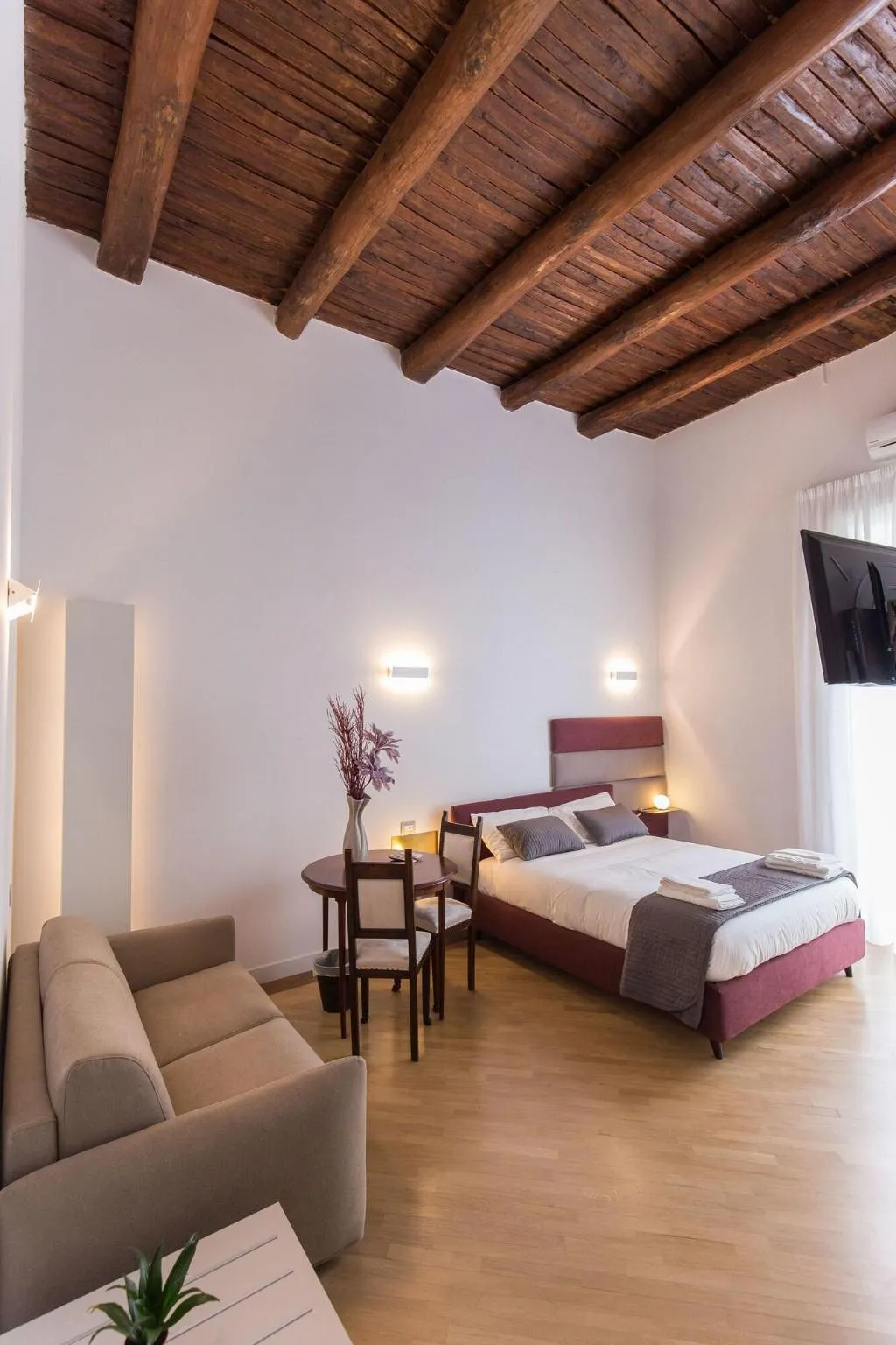 Room, Savoy Riviera, Naples
