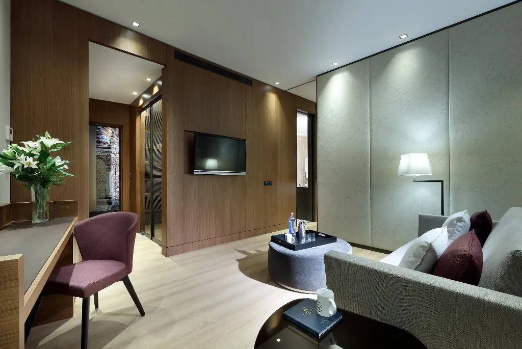 SUITE STANDARD Room, Eurostars Torre Sevilla, Seville