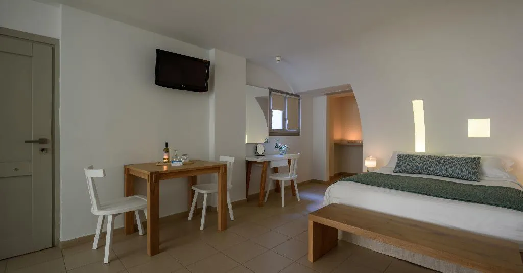 SUITE CAPACITY 3 Room, Panorama Santorini Boutique Hotel, Santorini