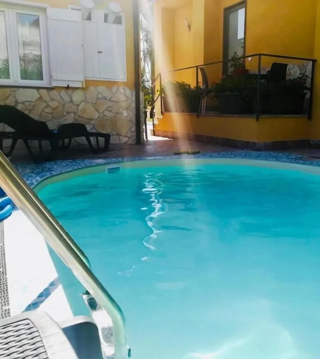 Sports and Entertainment, Beatrice Home B&B, Naples