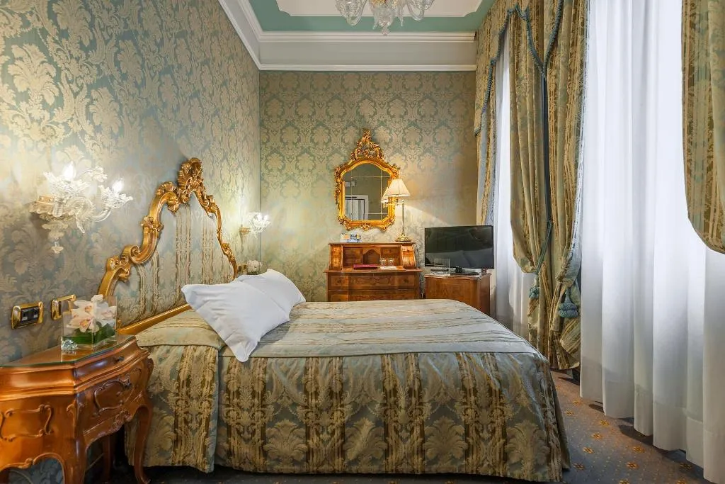 Room, Hotel Al Ponte Antico, Venice