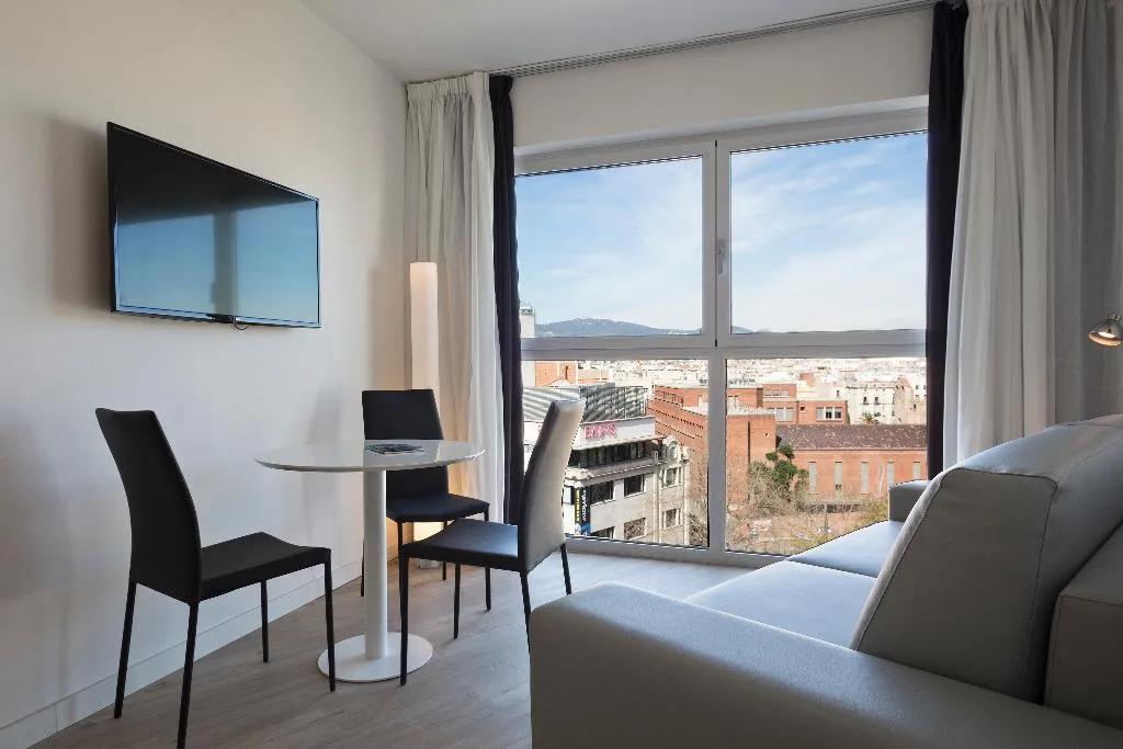 JUNIOR SUITE STANDARD Room, INNSiDE by Meliá Barcelona Apolo, Barcelona
