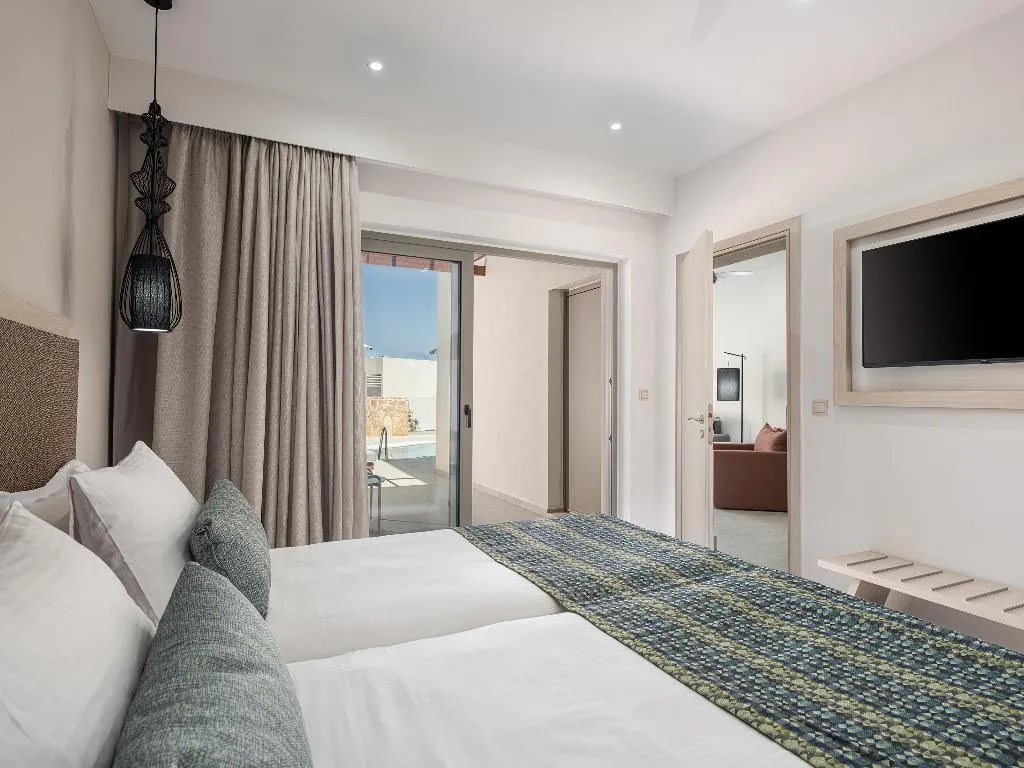 SUITE WITH PRIVATE POOL Room, Sirios Village, Crete