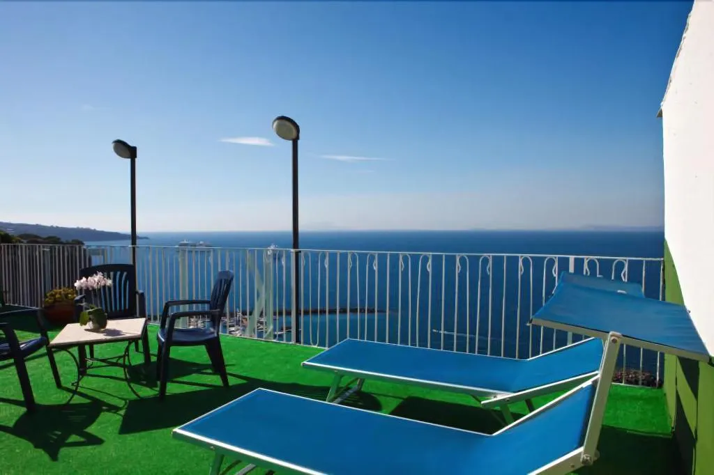 Terrace, Hotel Klein Wien, Naples